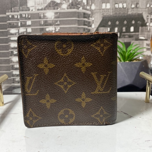 Authentic Louis Vuitton Monogram Marco Wallet - Picture 2 of 11